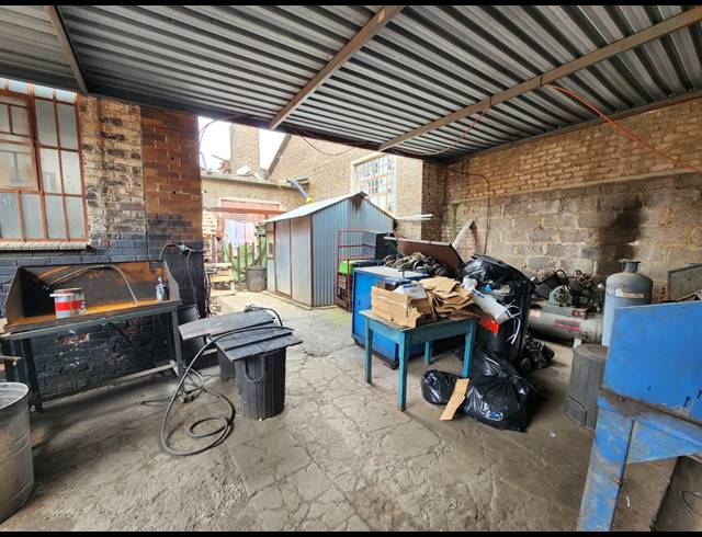 399M² WAREHOUSE TO LET IN WYCHWOOD